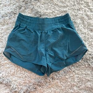 Lululemon Hotty Hot Lined Shorts 2.5"